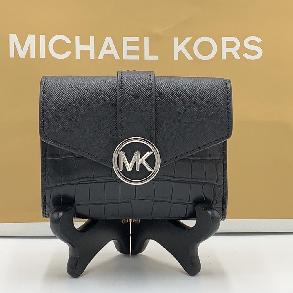 MICHAEL KORS
Carmen Medium Faux Leather Wallet
BLACK COLOR - Picture 2 of 12